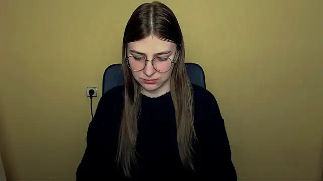 Luna Lush  online show from April 23, 7:30 am