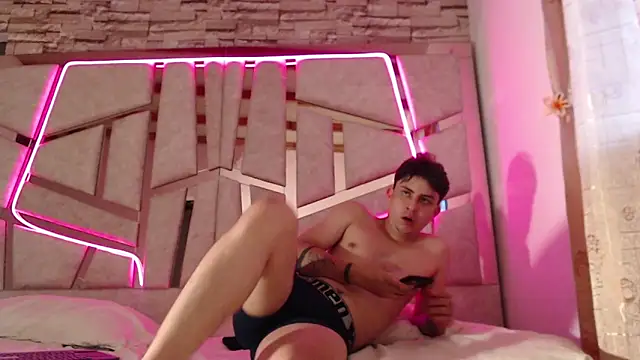 mia and austin online show from January 13, 12:13 pm