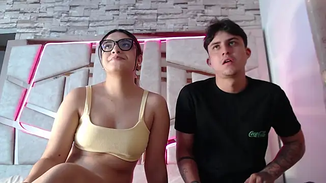 mia and austin online show from January 16, 2:09 am