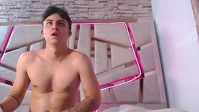 mia and austin online show from February 15, 11:47 pm