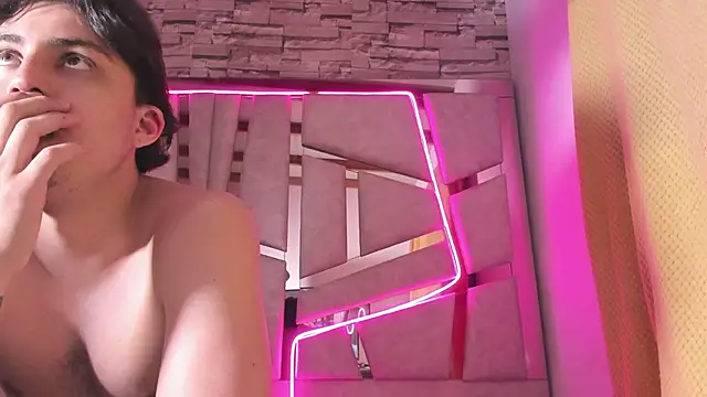 mia and austin online show from November 7, 12:54 am