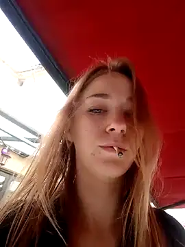 Snapshot of ElektrikFrancaise chatting on October 24, 1:40 pm ElektrikFrancaise online show from October 24, 1:40 pm