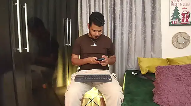 Snapshot of thiagowes chatting on December 12, 11:25 pm thiagowes online show from December 12, 11:25 pm