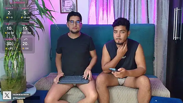 Snapshot of thiagowes chatting on October 3, 3:47 am thiagowes online show from October 3, 3:47 am