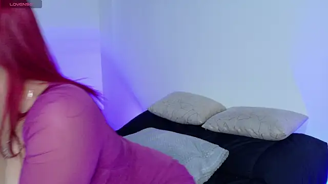 luccycollins  online show from February 6, 2:15 pm