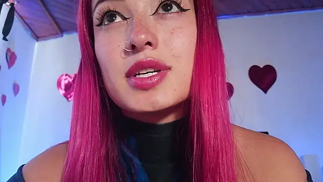 luccycollins  online show from February 13, 4:03 pm