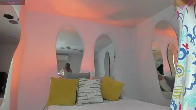 RebeccaHudson online show from March 7, 3:08 am