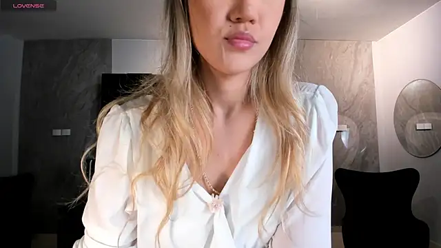 RebeccaHudson online show from June 7, 5:38 pm