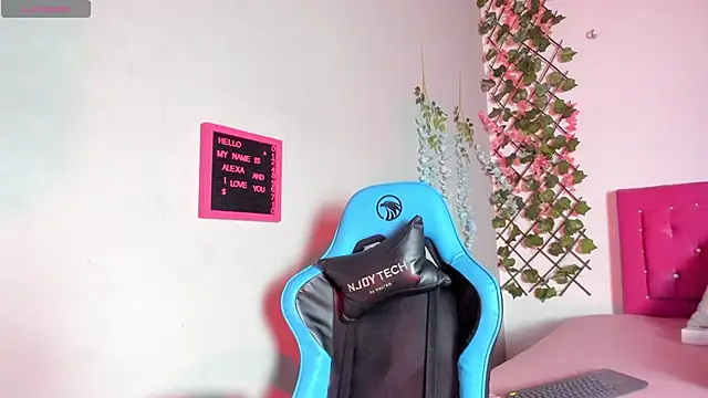 alexaa cutee online show from January 6, 3:53 am