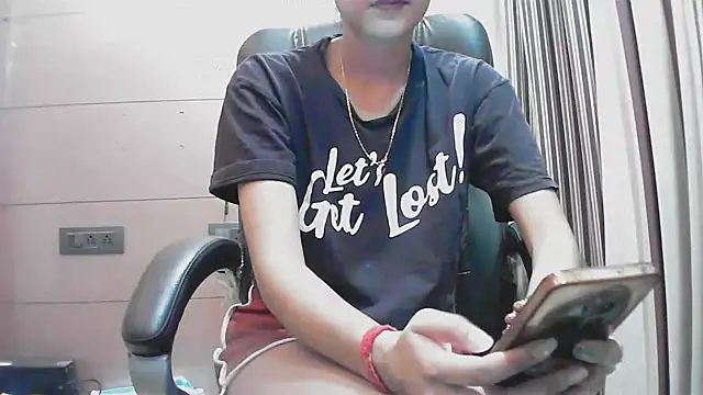 Snapshot of collage_hoty chatting on October 6, 4:37 pm collage hoty online show from October 6, 4:37 pm