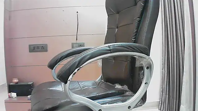 Snapshot of collage_hoty chatting on October 7, 5:21 pm collage hoty online show from October 7, 5:21 pm