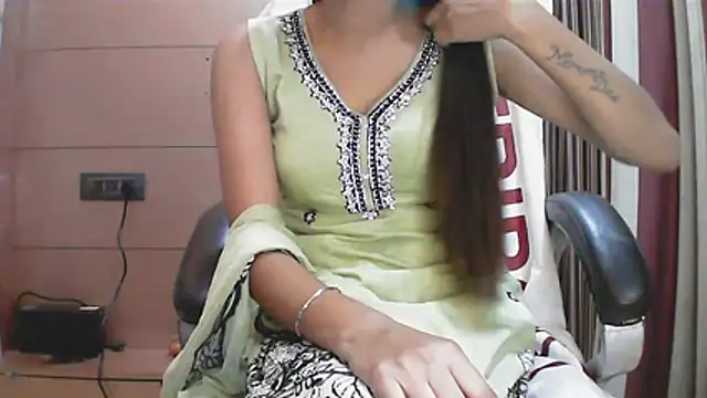 Snapshot of collage_hoty chatting on December 22, 4:48 pm collage hoty online show from December 22, 4:48 pm