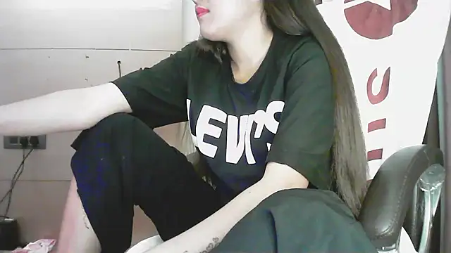 Snapshot of collage_hoty chatting on January 11, 3:17 pm collage hoty online show from January 11, 3:17 pm