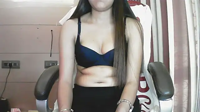 Snapshot of collage_hoty chatting on January 12, 3:23 am collage hoty online show from January 12, 3:23 am