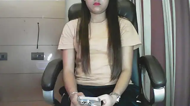 Snapshot of collage_hoty chatting on January 18, 3:49 pm collage hoty online show from January 18, 3:49 pm