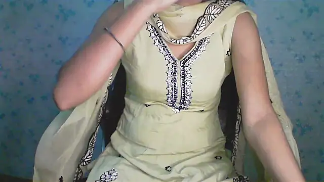 collage hoty online show from June 21, 4:15 am