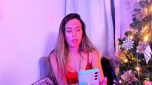 Snapshot of camilawm19 chatting on December 4, 10:35 am camilawm19 online show from December 4, 10:35 am