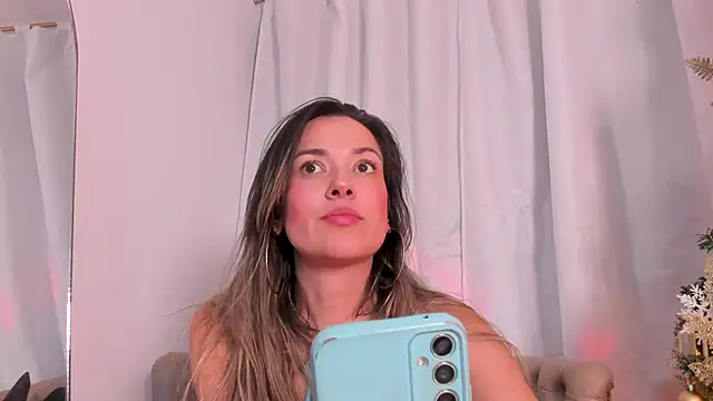 Snapshot of camilawm19 chatting on December 11, 3:56 am camilawm19 online show from December 11, 3:56 am