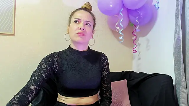 Snapshot of camilawm19 chatting on March 20, 3:56 am camilawm19 online show from March 20, 3:56 am