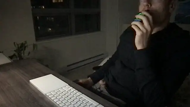 Snapshot of Gingerbushguy chatting on December 2, 7:03 am Gingerbushguy online show from December 2, 7:03 am