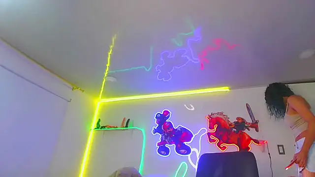 Snapshot of sweetie_tsgirl_ chatting on December 16, 8:31 am sweetie tsgirl  online show from December 16, 8:31 am