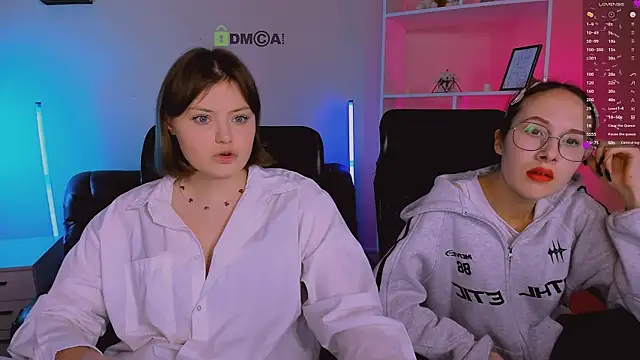 nikole kitt online show from November 26, 8:32 pm