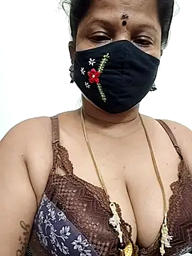Snapshot of gaurika18 chatting on May 14, 11:33 pm gaurika18 online show from May 14, 11:33 pm