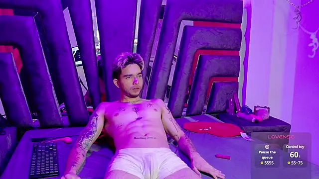 AliceandMax online show from March 21, 6:29 pm