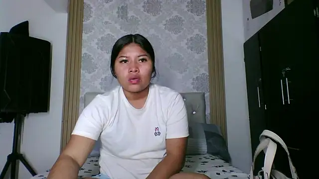 JenniferChian online show from January 17, 4:11 pm