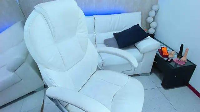 Snapshot of meggan_77 chatting on January 17, 9:39 am meggan 77 online show from January 17, 9:39 am