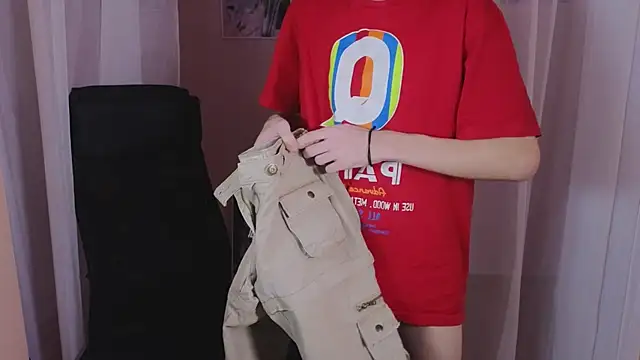 Snapshot of TommieH chatting on February 8, 5:18 am TommieH online show from February 8, 5:18 am