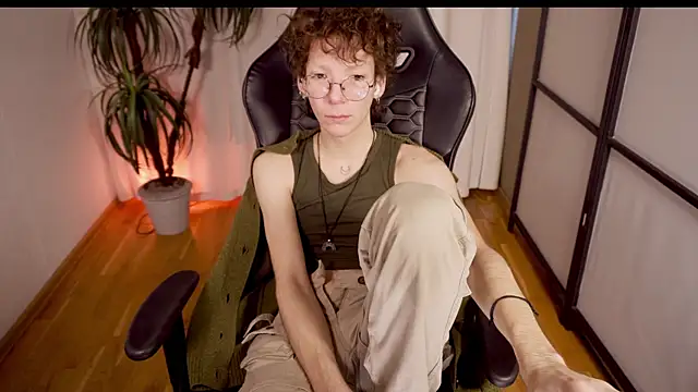 Snapshot of TommieH chatting on February 12, 8:49 am TommieH online show from February 12, 8:49 am