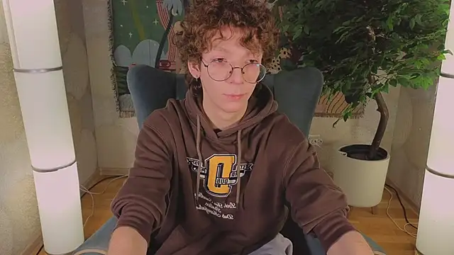 Snapshot of TommieH chatting on February 28, 5:26 am TommieH online show from February 28, 5:26 am