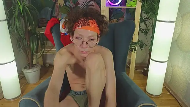 Snapshot of TommieH chatting on March 8, 8:44 am TommieH online show from March 8, 8:44 am