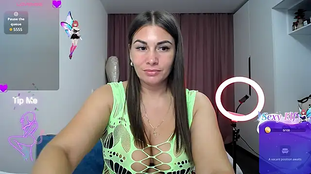 Snapshot of LinaSparks chatting on April 15, 3:52 pm LinaSparks online show from April 15, 3:52 pm