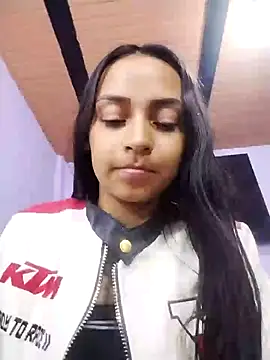 Snapshot of emma_ambar chatting on February 4, 1:13 am emma ambar online show from February 4, 1:13 am