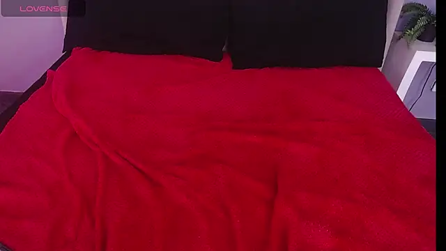 Snapshot of Angie99_gh chatting on February 4, 10:21 am Angie99 gh online show from February 4, 10:21 am