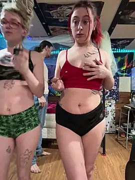 NovaLove2002 online show from March 4, 4:49 am