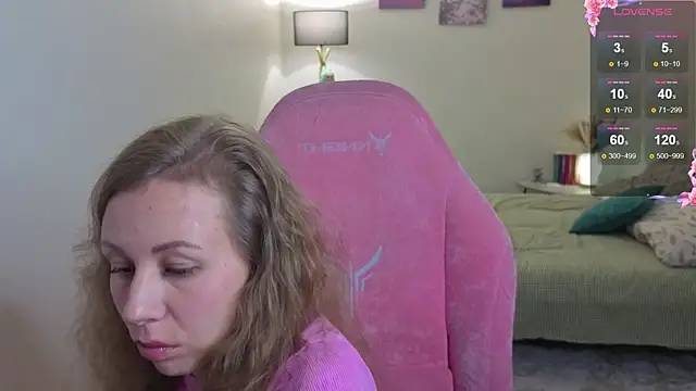 Snapshot of Lill_Mary chatting on October 21, 12:33 am Lill Mary online show from October 21, 12:33 am