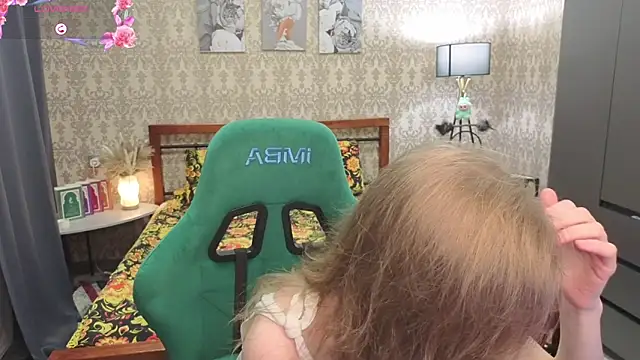 Lill Mary online show from March 13, 1:45 am