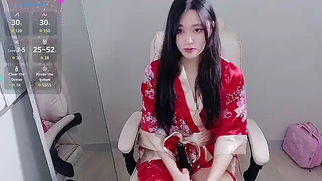 who Lilly online show from October 25, 2:02 pm