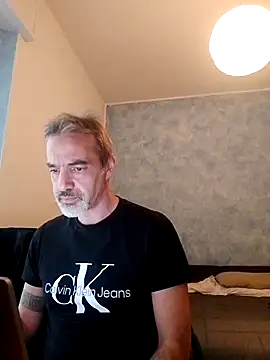 Snapshot of Marcolino183 chatting on December 18, 3:22 pm Marcolino183 online show from December 18, 3:22 pm