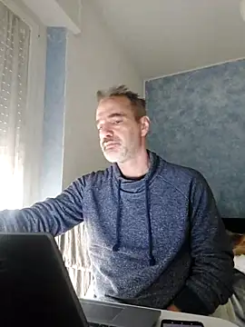 Snapshot of Marcolino183 chatting on January 31, 9:27 am Marcolino183 online show from January 31, 9:27 am