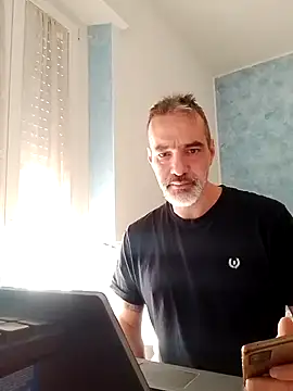 Snapshot of Marcolino183 chatting on February 5, 9:25 am Marcolino183 online show from February 5, 9:25 am