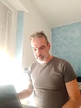 Snapshot of Marcolino183 chatting on February 6, 11:21 am Marcolino183 online show from February 6, 11:21 am