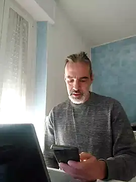 Snapshot of Marcolino183 chatting on February 7, 11:45 am Marcolino183 online show from February 7, 11:45 am