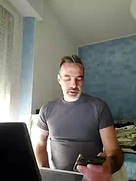 Snapshot of Marcolino183 chatting on February 7, 2:47 pm Marcolino183 online show from February 7, 2:47 pm