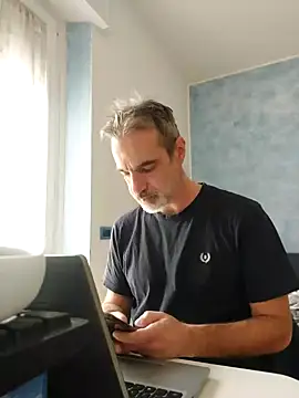 Snapshot of Marcolino183 chatting on February 28, 9:36 am Marcolino183 online show from February 28, 9:36 am