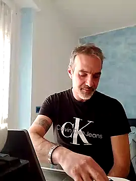 Snapshot of Marcolino183 chatting on March 3, 3:09 pm Marcolino183 online show from March 3, 3:09 pm