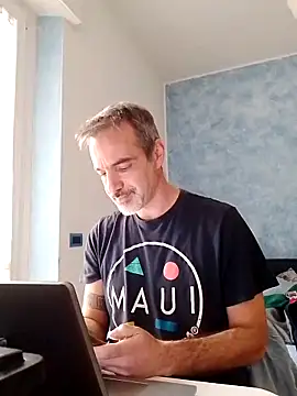 Snapshot of Marcolino183 chatting on March 10, 9:43 am Marcolino183 online show from March 10, 9:43 am